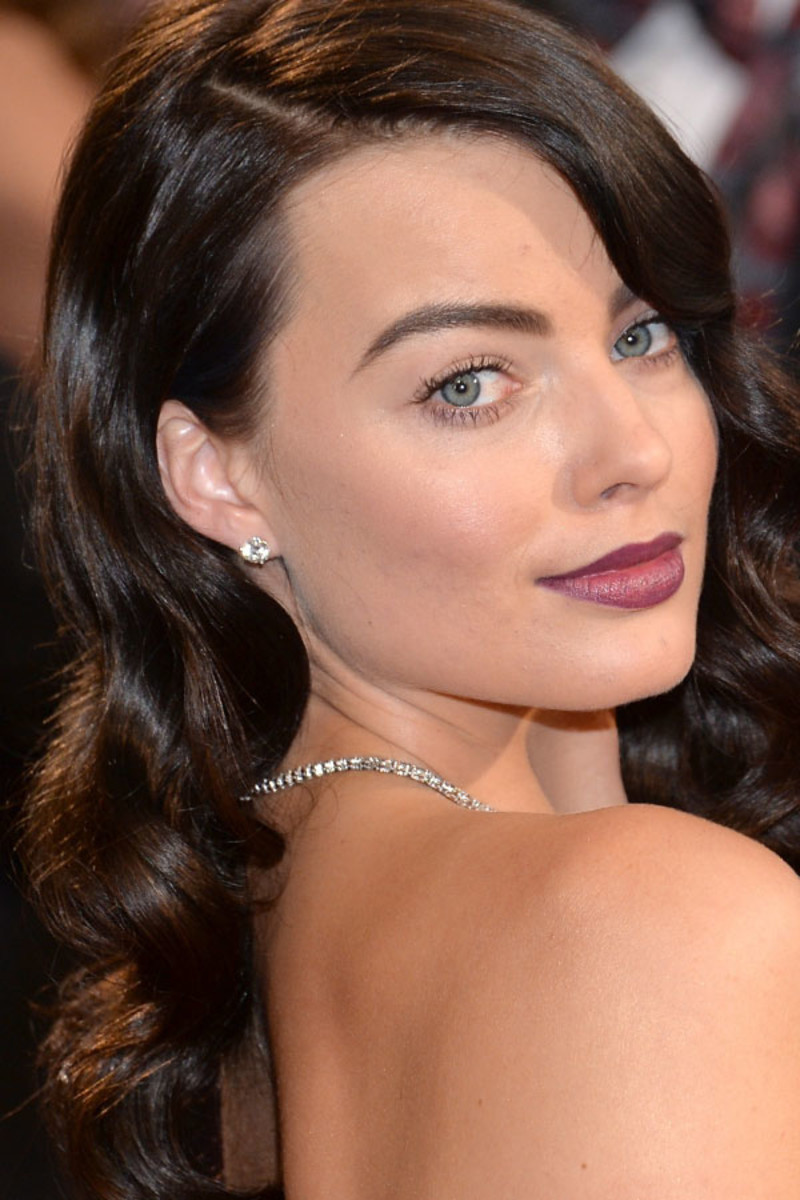 Oscars 2014 Margot Robbies Dark Vampy Lips And Bold Brows