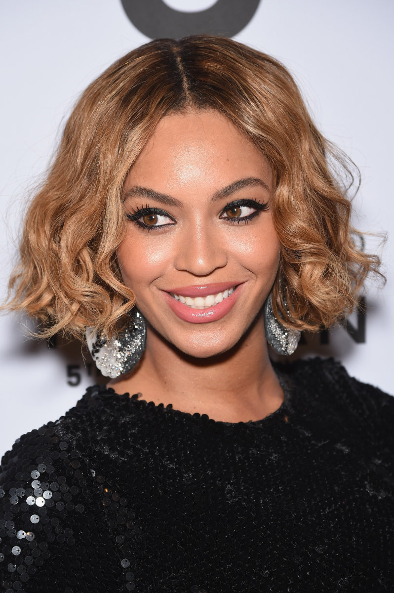 15 of the Best Hairstyles for Medium-Length Wavy Hair ...